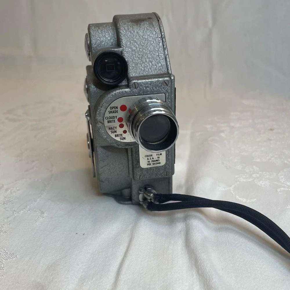 Vintage Revere Model 87 8mm Movie Camera UNTESTED‎